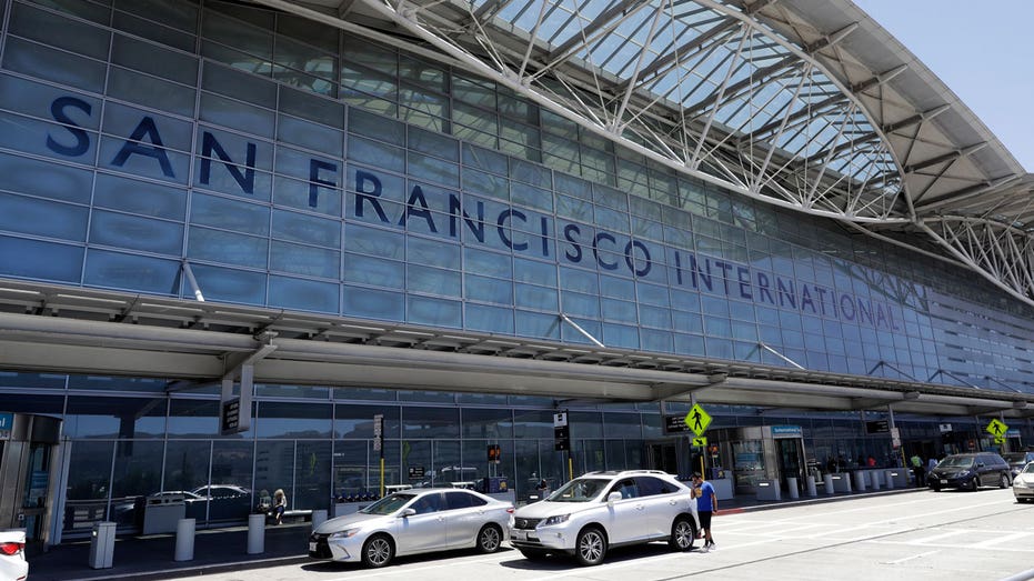 2 planes aborted landings in San Francisco when Southwest jet taxied across their runways