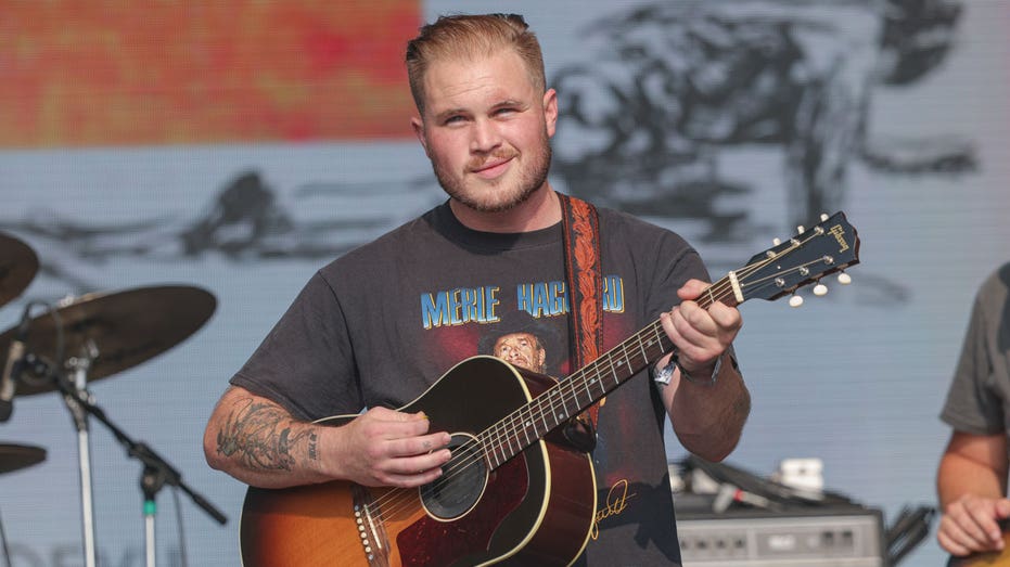 Country music star Zach Bryan issues warning to fans after kicking woman  out of his concert | Fox News
