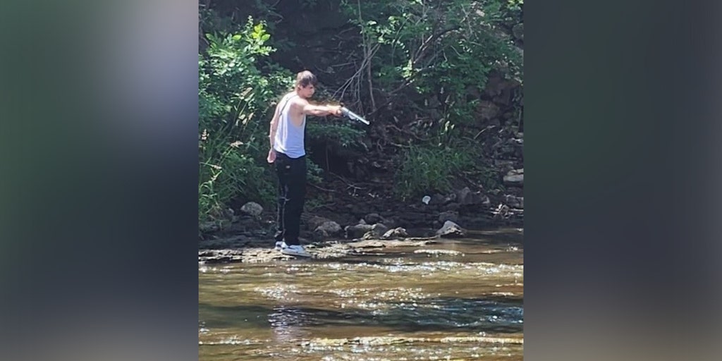 Wisconsin police search for 2 accused of shooting ducks at public park - Vimarsana News