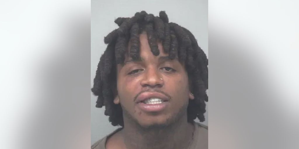 R&B singer Jacquees charged in Georgia restaurant fight - Vimarsana News