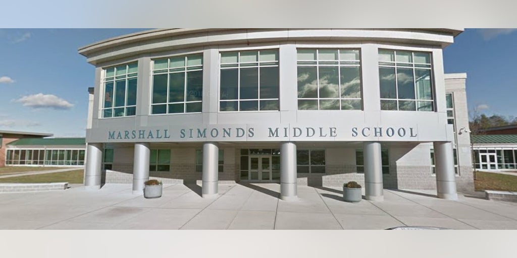 Students at Massachusetts Pride event destroyed decorations, chanted 'USA are my pronouns,' district says - Vimarsana News