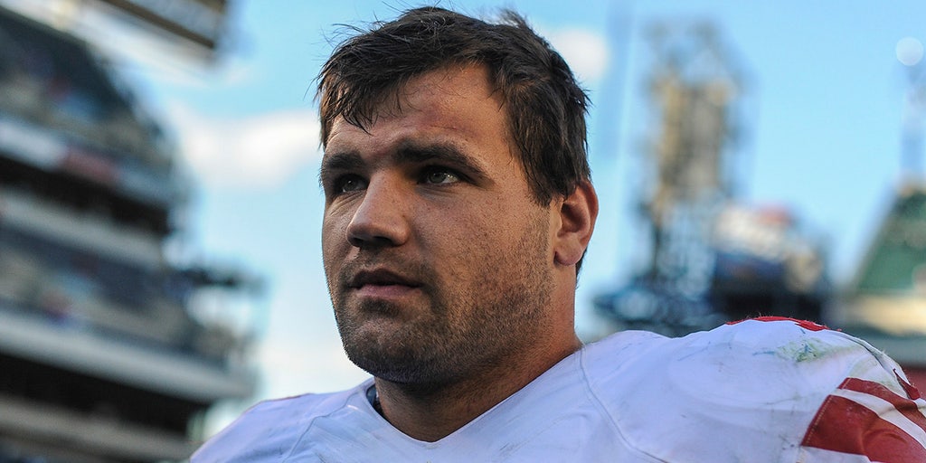 Former NFL Player Peyton Hillis Saved Kids From Drowning: Report