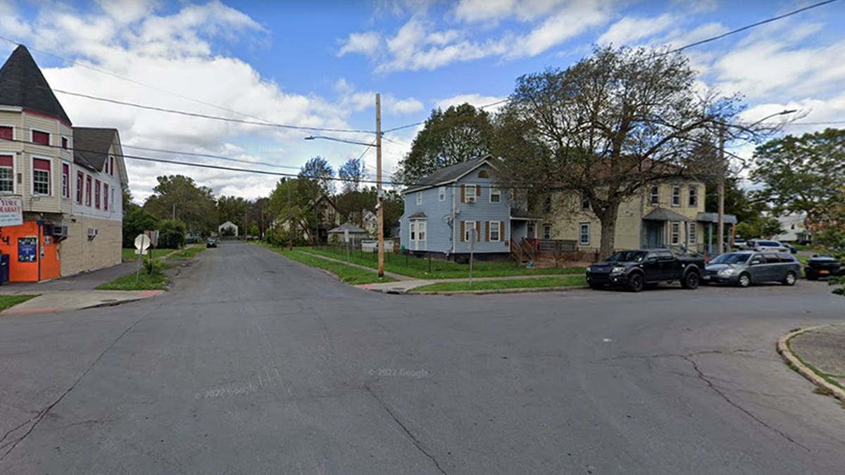 100 block of Davis Street Google image