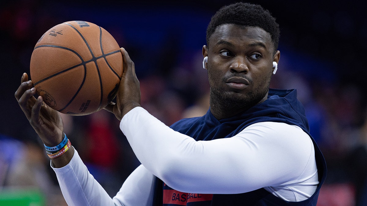 1200px x 675px - Pelicans' Zion Williamson faces sex tape claims from ex-porn star as trade  rumors ramp up | Fox News