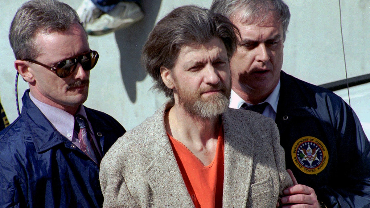 Unabomber escorted by federal agents