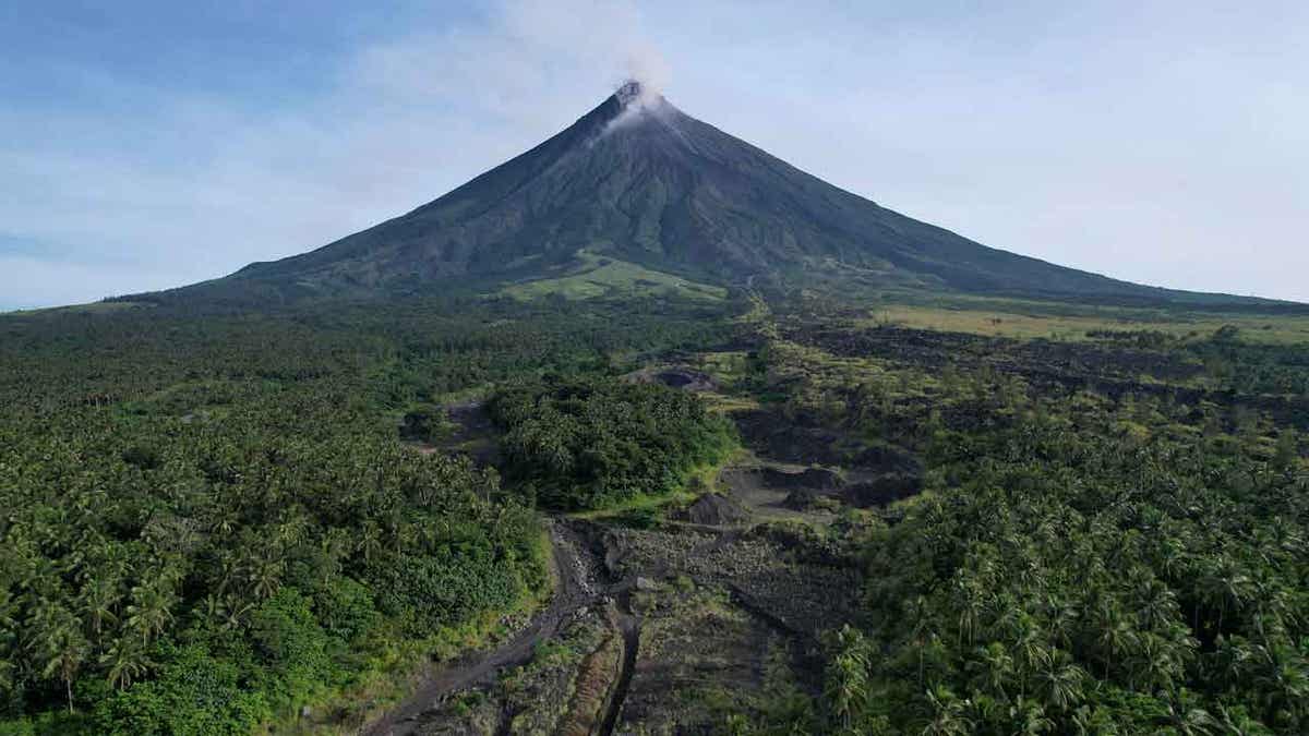 Mayon volcano belches hot emissions
