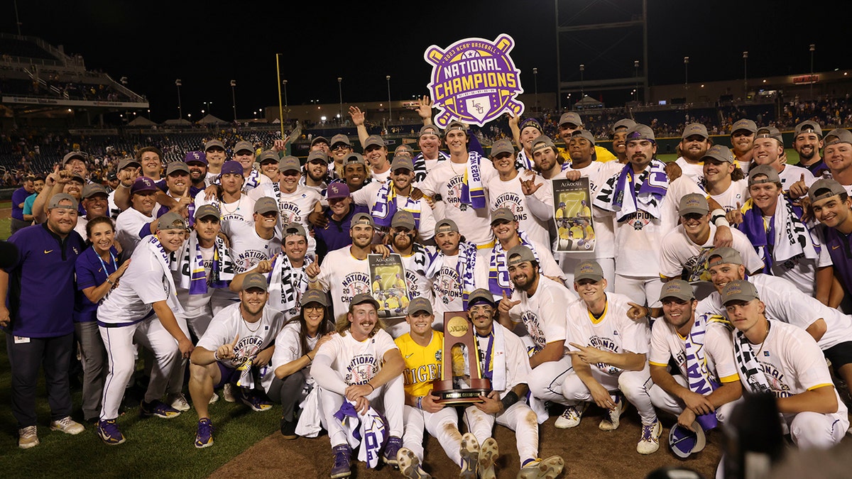 LSU Beats Florida 18-4 To Win College World Series Despite Losing ...