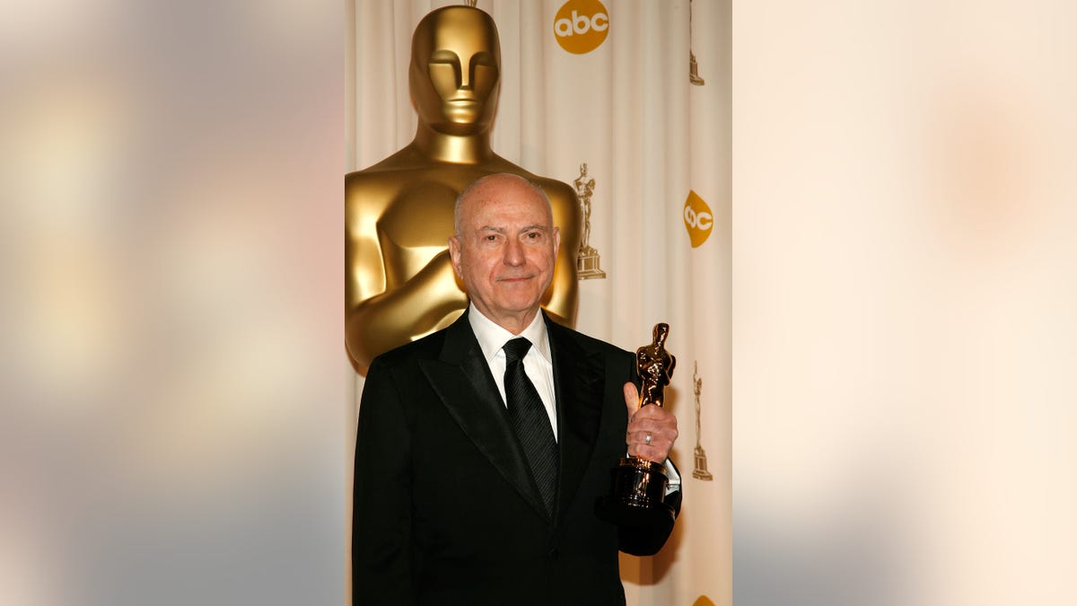 Alan Arkin wins an Oscar