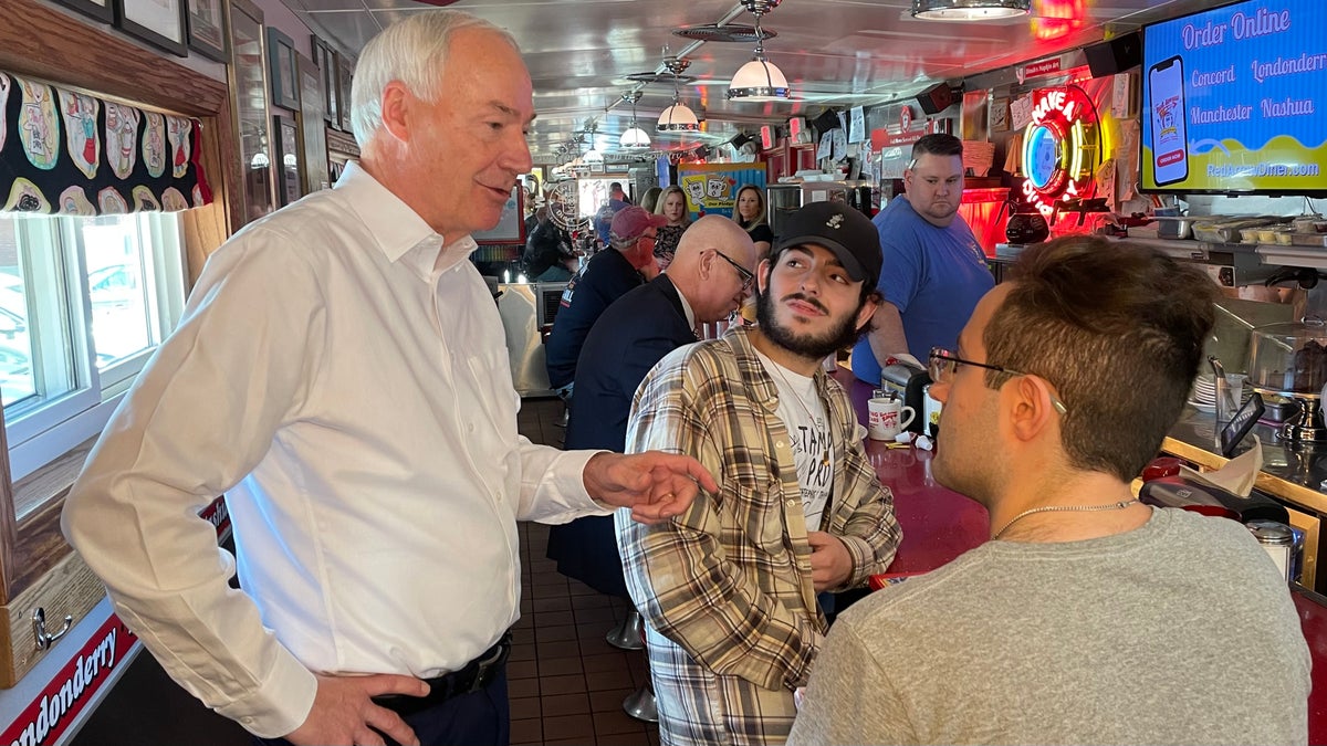 Asa Hutchinson at the Red Arrow Diner in Manchester, New Hampshire