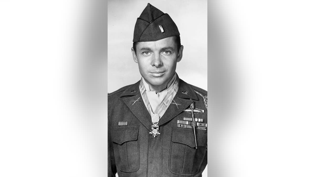 'Cehenneme ve Geriye' filminde Audie Murphy