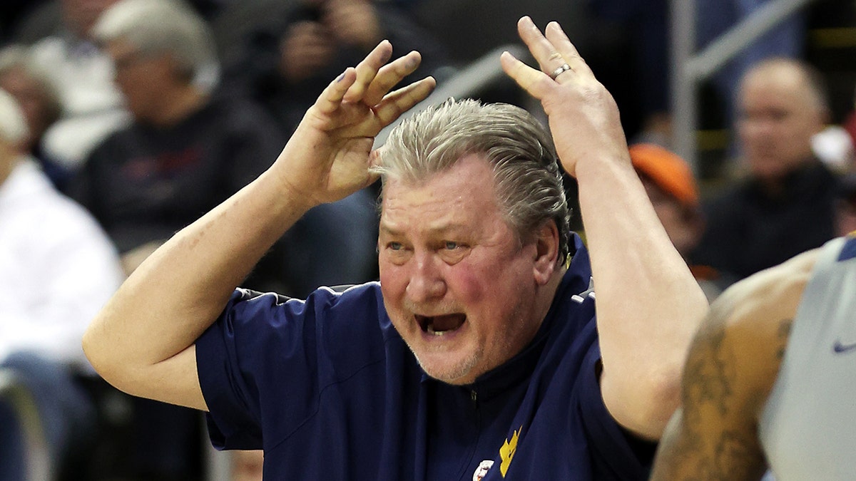 Bob Huggins vs Kansas