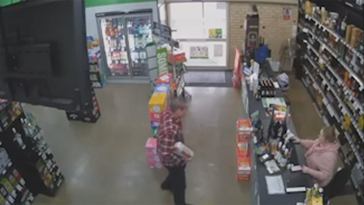 Man in flannel tried to rob store
