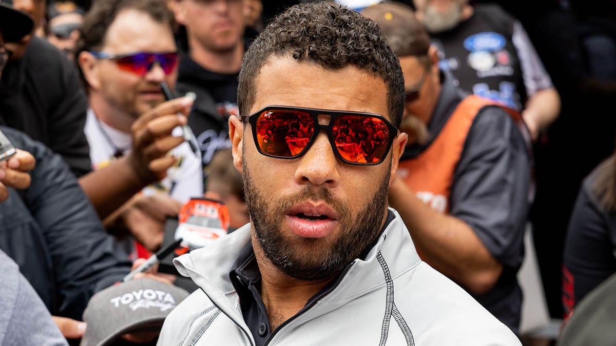Bubba Wallace meets fans