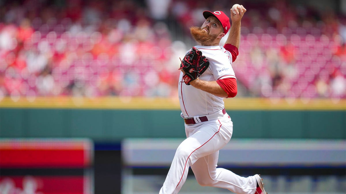 Buck Farmer throws pitch