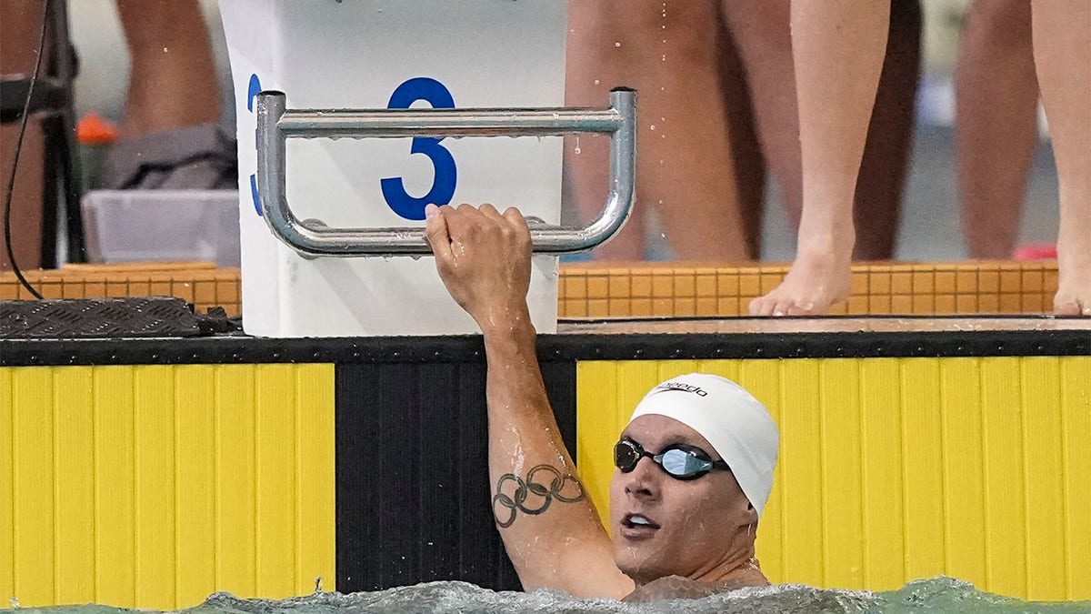 Caeleb Dressel looks up