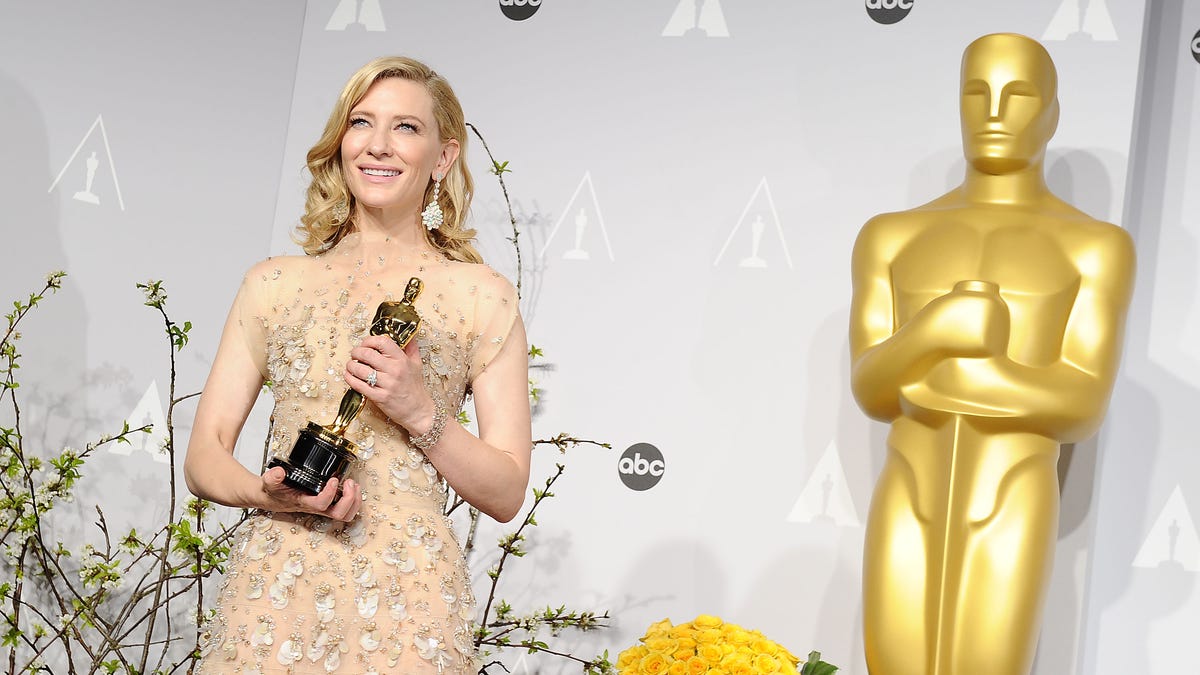 Cate Blanchett holding her Oscar in 2014