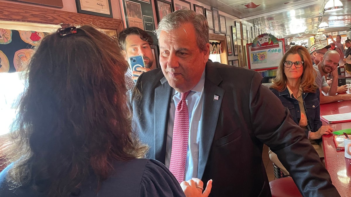Chris Christie stops by the Red Arrow Diner in Manchester, New Hampshire