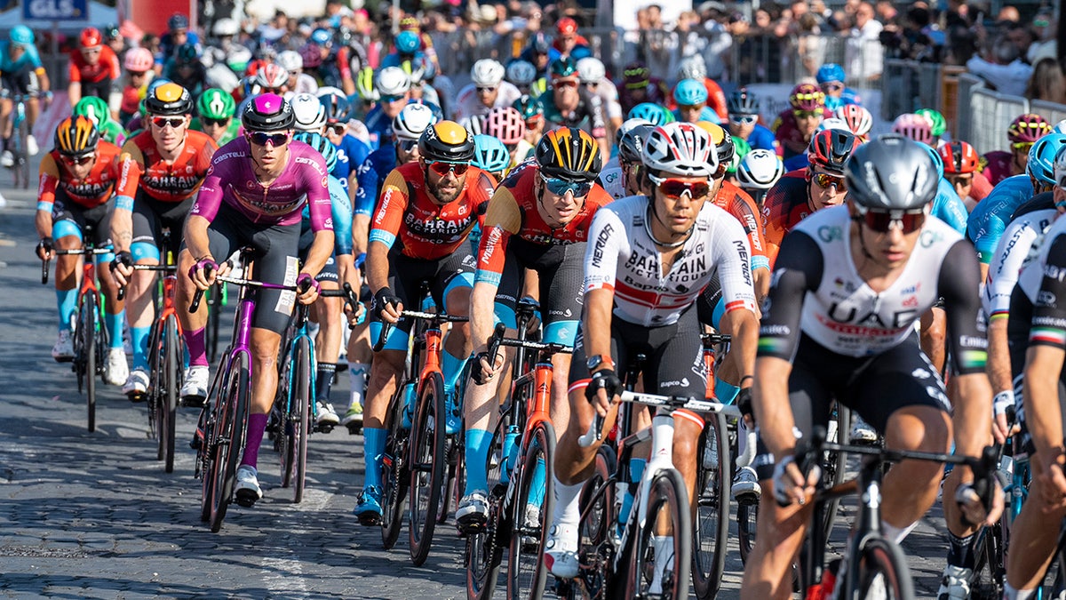 Cycling competition in downtown Rome