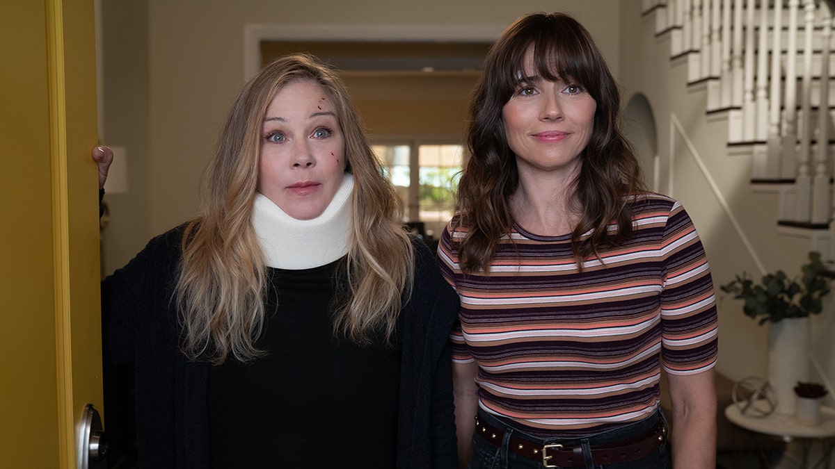 Christina Applegate in a neck brace as Jen on "Dead to Me" with Linda Cardellini in a striped shirt as Judy