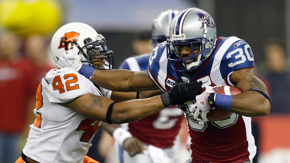 Dahrran Diedrick plays during a Montreal Alouettes game