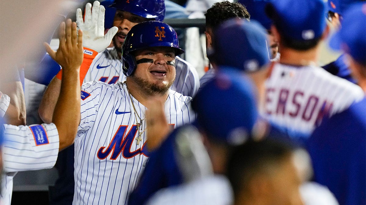 Daniel Vogelbach celebrates with his teammates