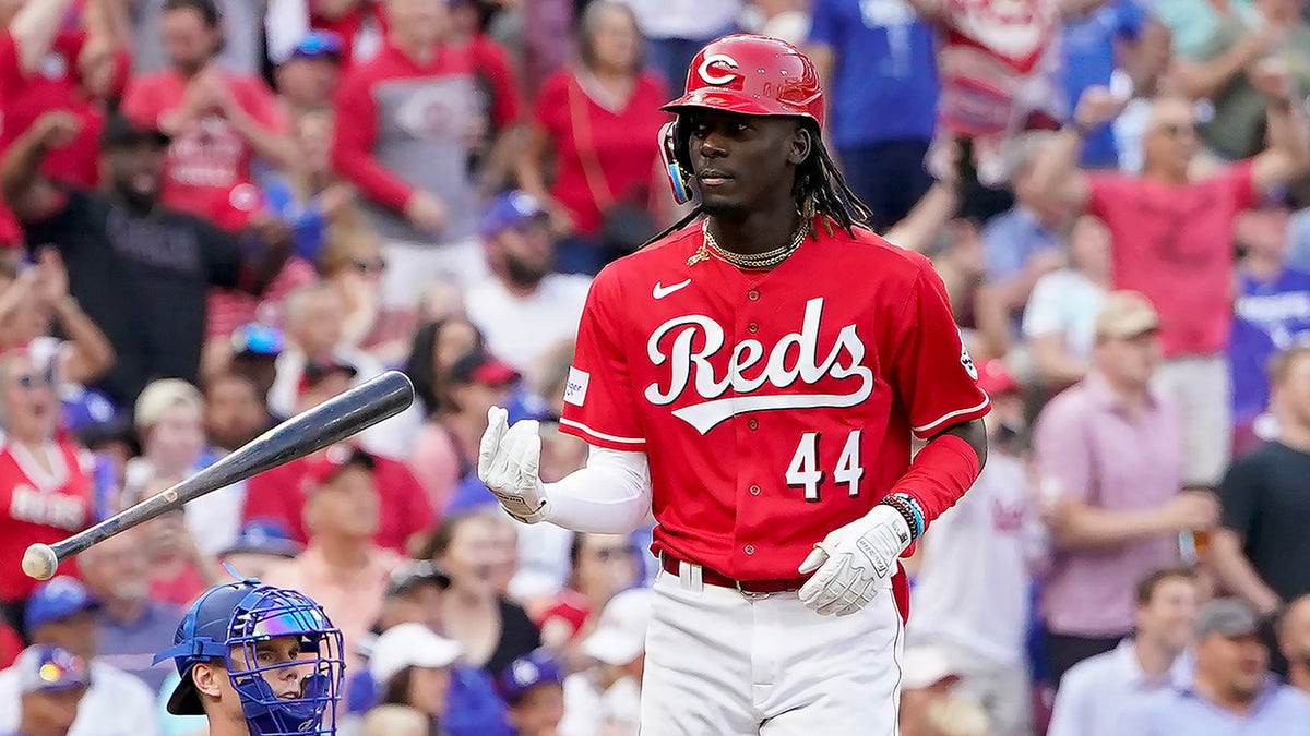 Reds top prospect Elly de la Cruz's first career home run leads to