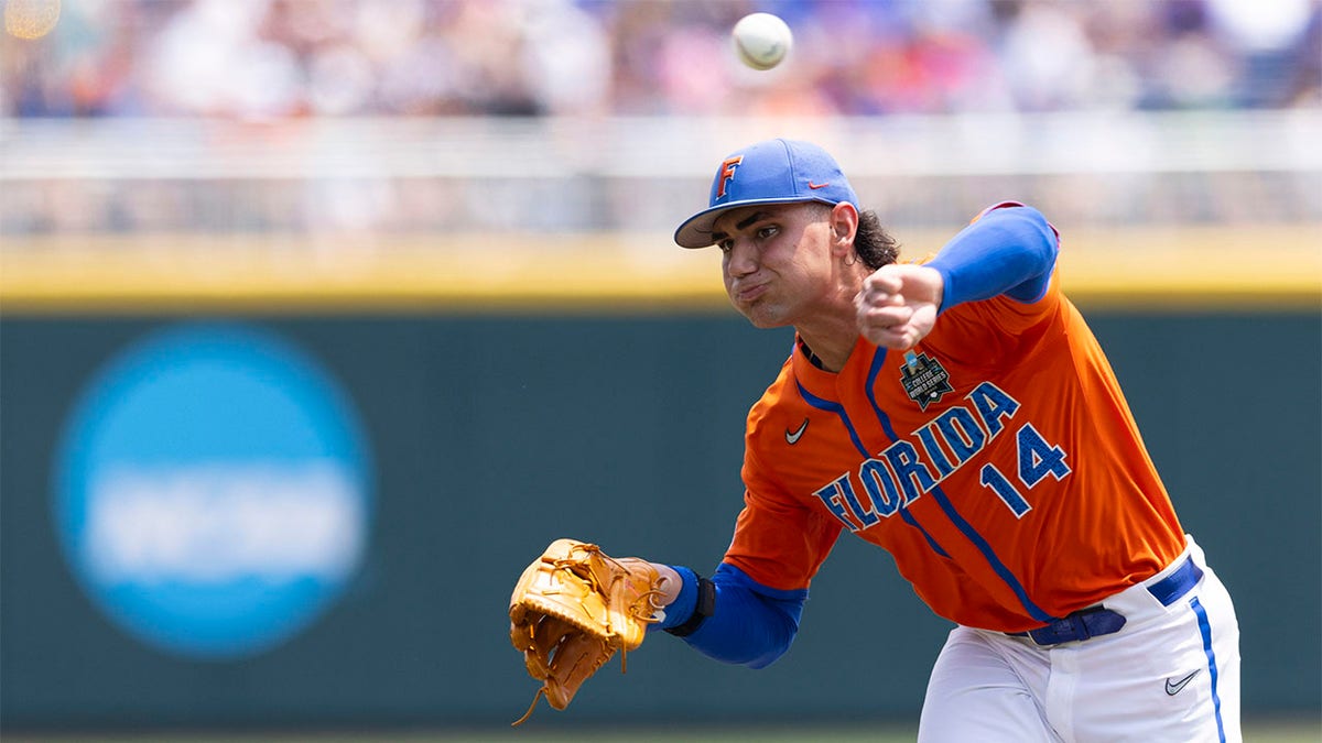 Florida advances to College World Series behind monstrous effort