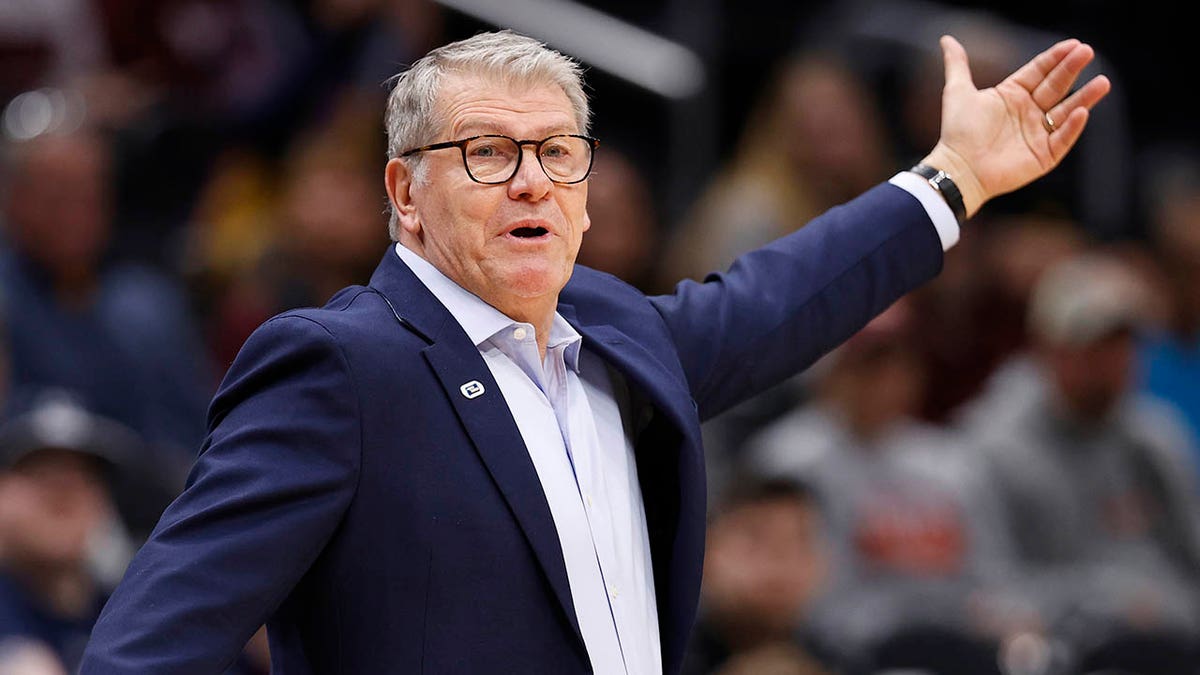 UConn's Geno Auriemma Explains Why He Didn't Recruit Caitlin Clark. The ...