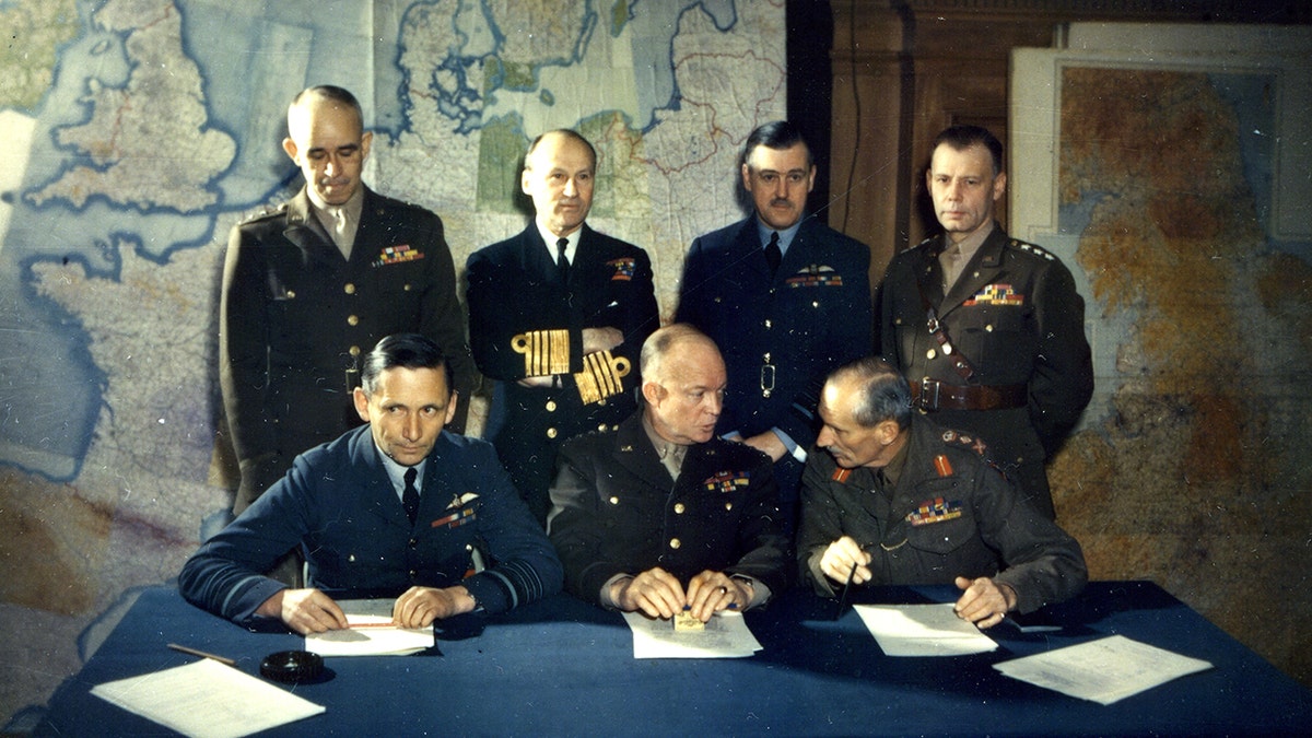 Portrait of generals. Eisenhower is in the bottom center.