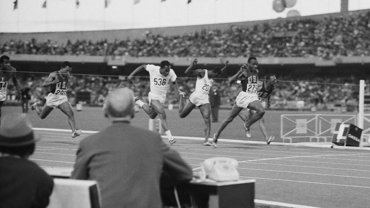 Jim Hines, Olympic Gold Medalist And First Man To Run 100-meter In ...