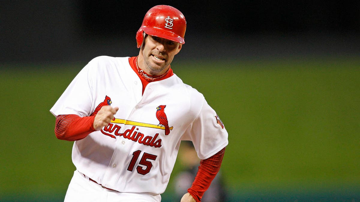 Jim Edmonds rounds the bases during a Cardinals game in 2006