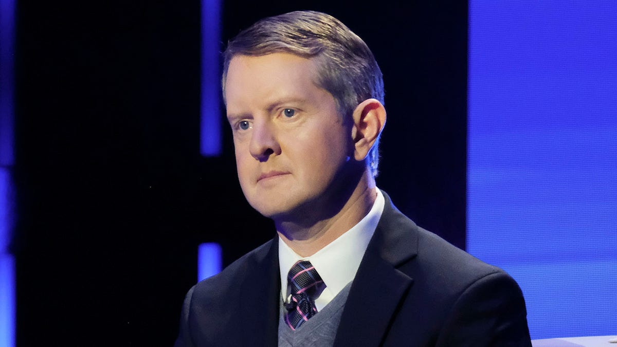 Ken Jennings plays on game show "The Chase"