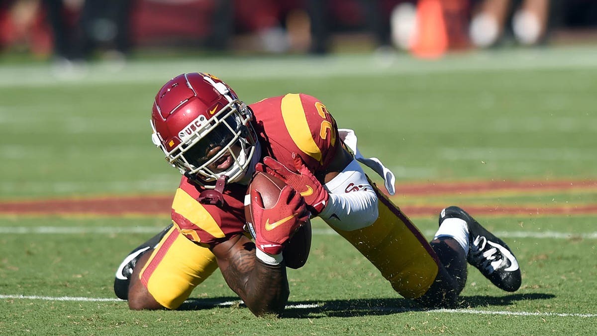 Joshua Jackson Jr. misses a catch during a game in 2021