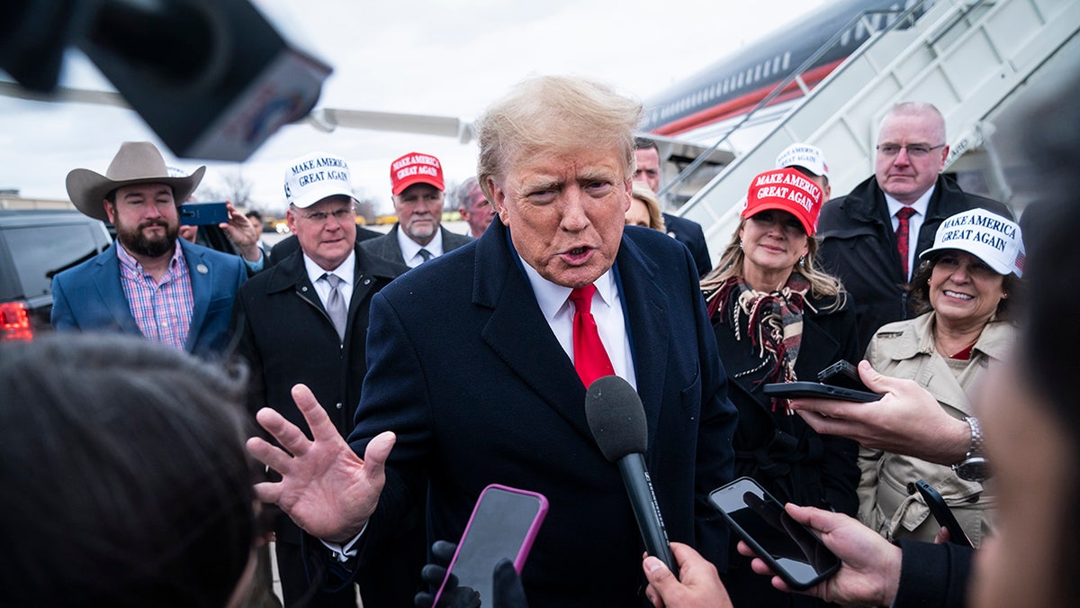 Trump arrives in Iowa