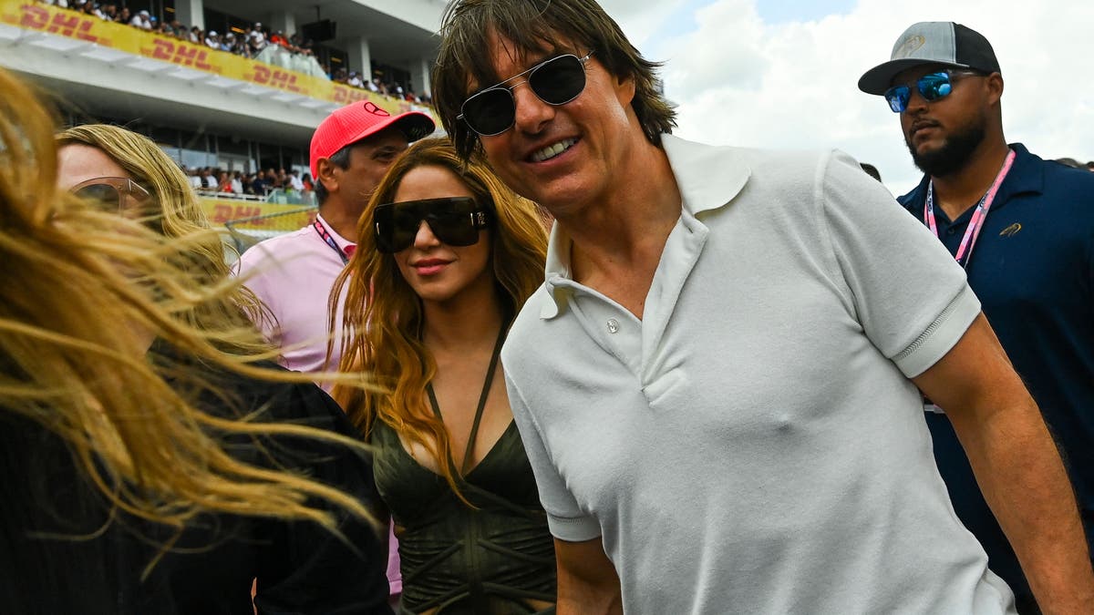 Tom Cruise and Shakira walk through a crowd together