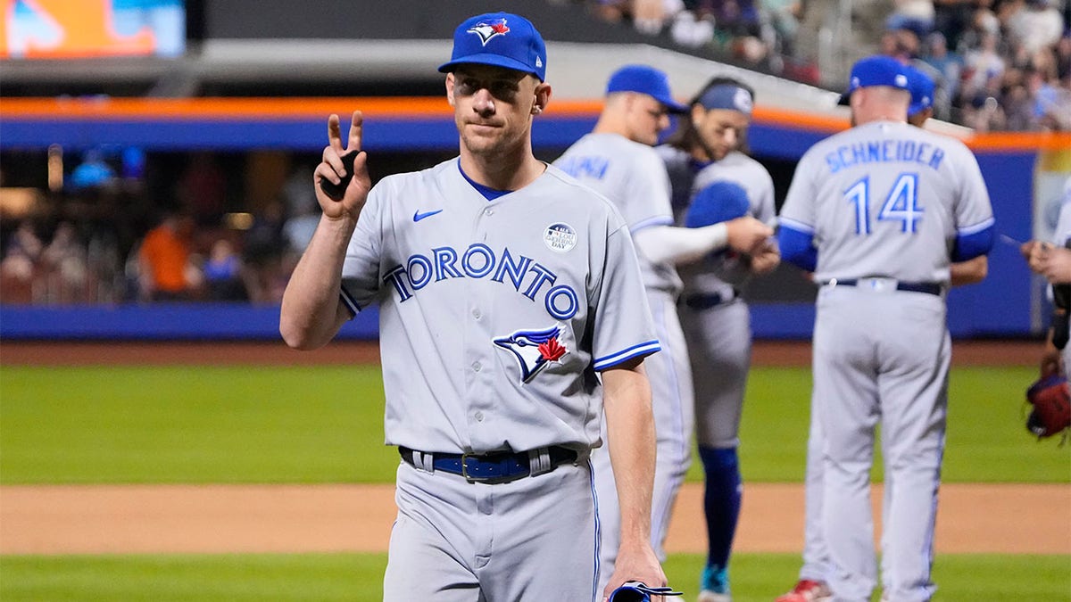 Chris Bassitt walks off the mound