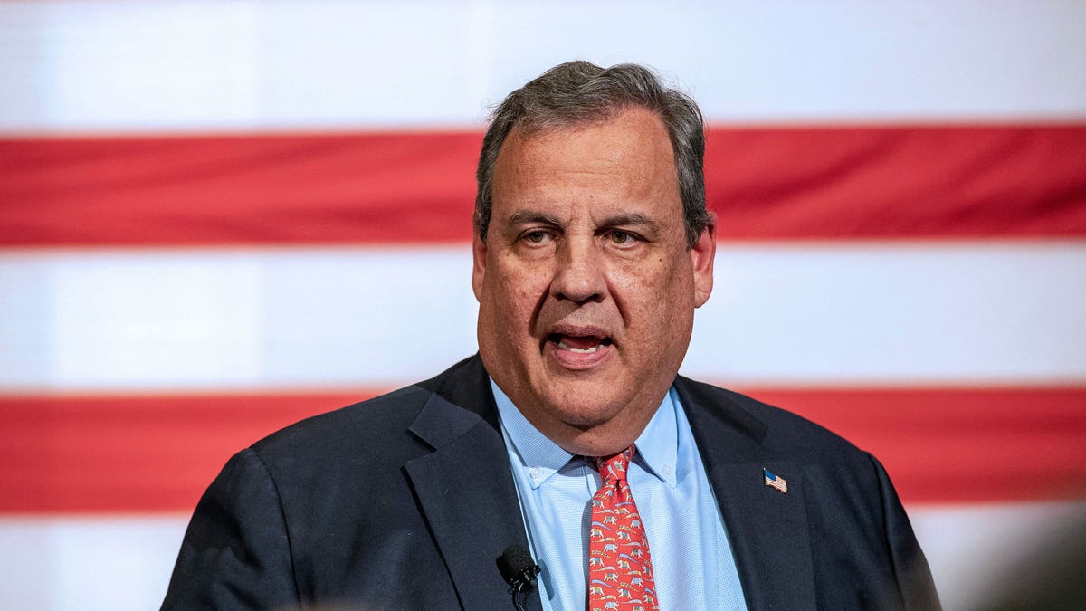 Christie Says He's In To Win, Depicts Trump As 'juvenile' Who Should Be ...