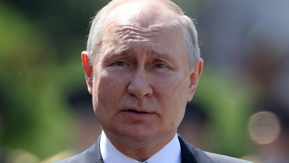 Putin gives a solemn look in Moscow on Day of Remembrance and Sorrow