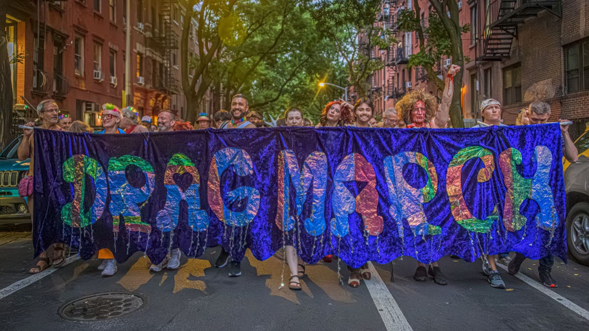 drag march