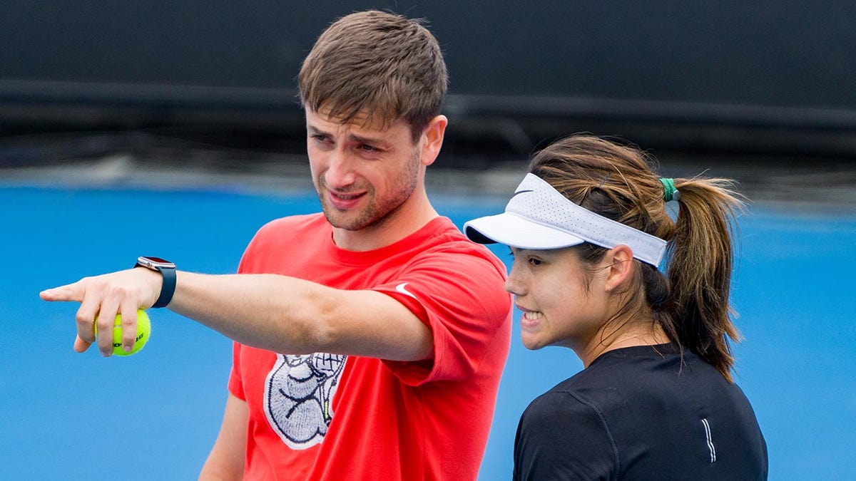 Emma Raducanu speaks with her coach Sebastian Sachs