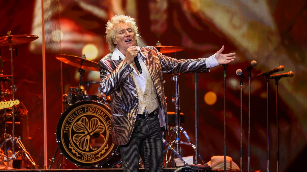 Rod Stewart performance