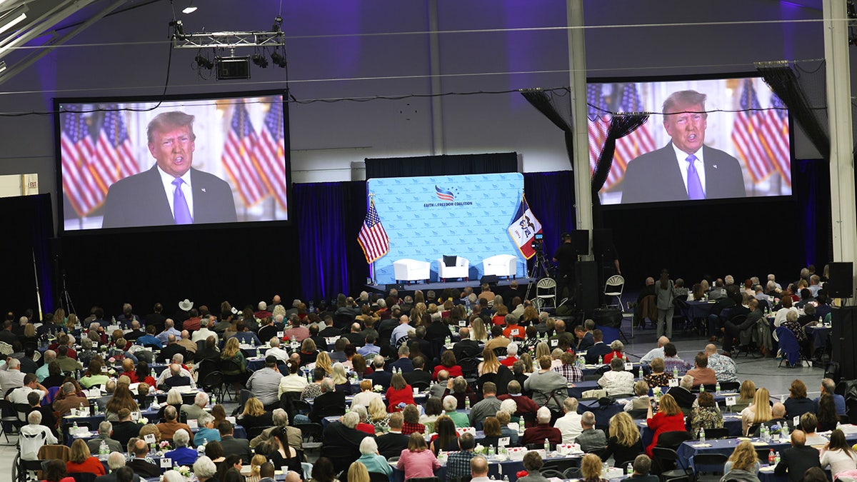 Trump crowd of supporters in Iowa