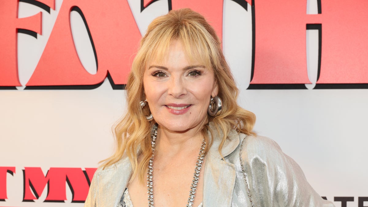 Close up of Kim Cattrall wearing silvery jacket on the red carpet