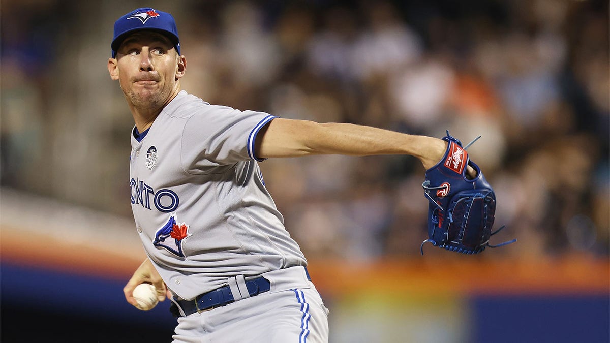 Blue Jays' Chris Bassitt allows no runs against Mets, rushes back for birth  of child: 'Go be a Dad
