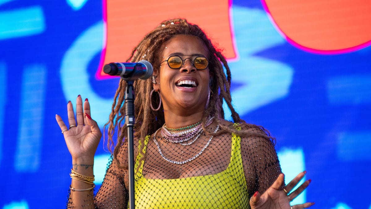 Kelis performing on stage