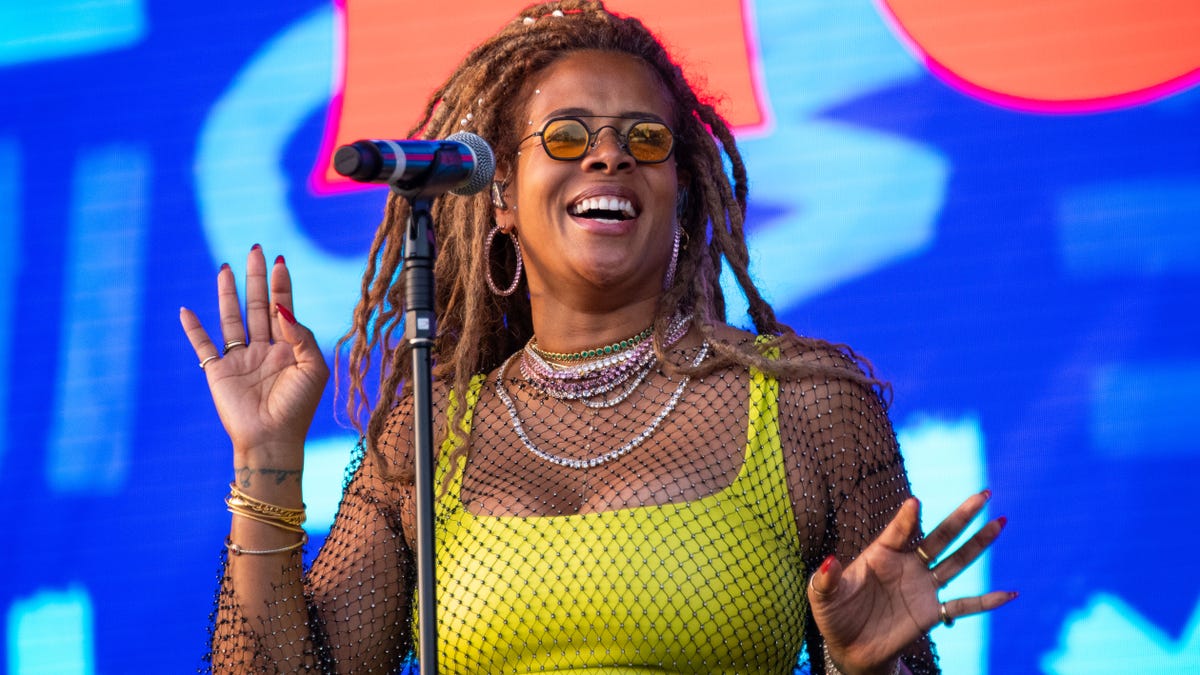 Kelis performing on stage