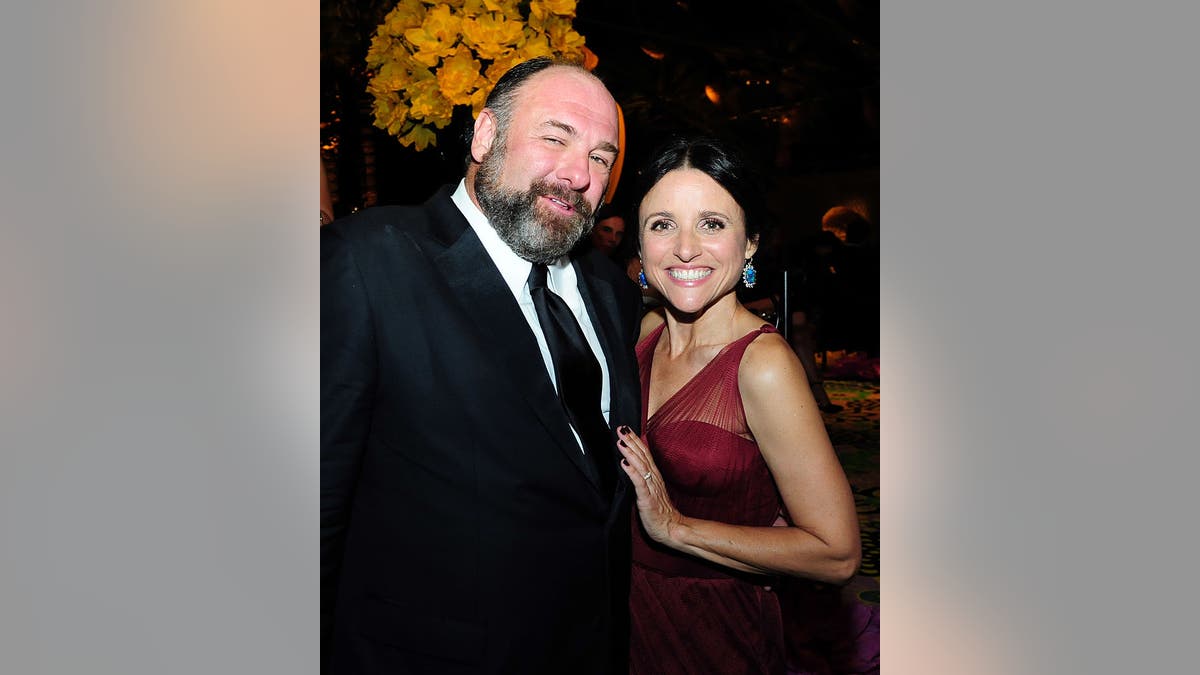 julia louis-dreyfus and james gandolfini smiling at emmys party