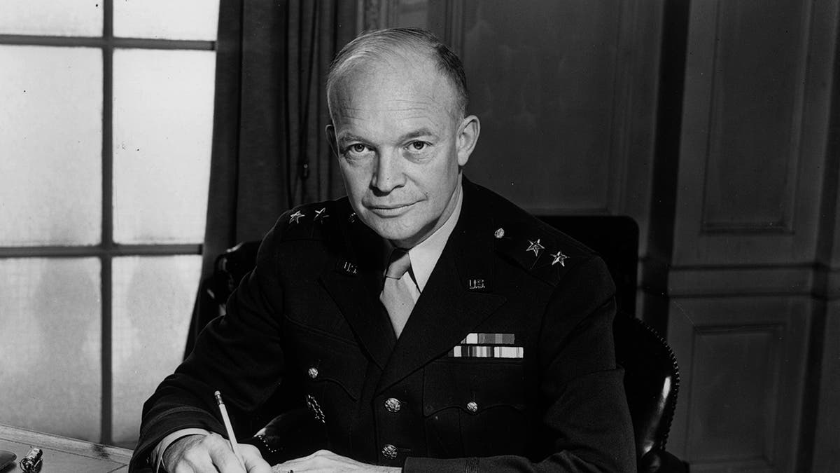 Eisenhower official portrait