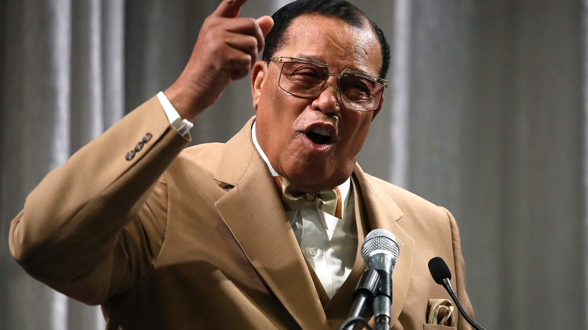 Louis Farrakhan delivers a speech