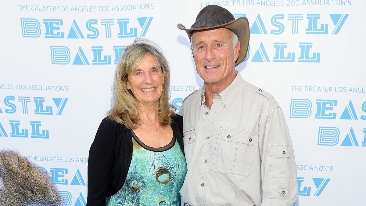A photo of Jack Hanna with his wife, Suzi.